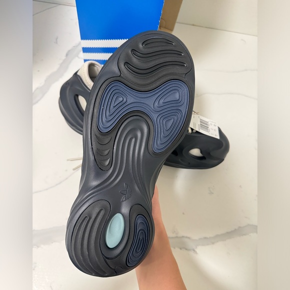 adidas adiFOM Q
Legend Ink Aluminum Size 9 1/2 US New - Picture 3 of 3